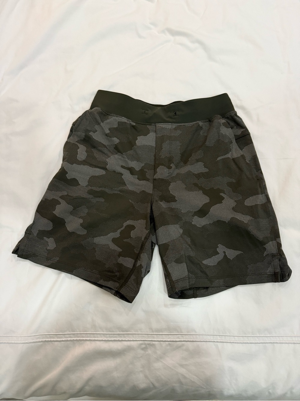 lululemon athletica Men's Camo Performance T.H.E. Shorts Olive Pace Breaker Alo
